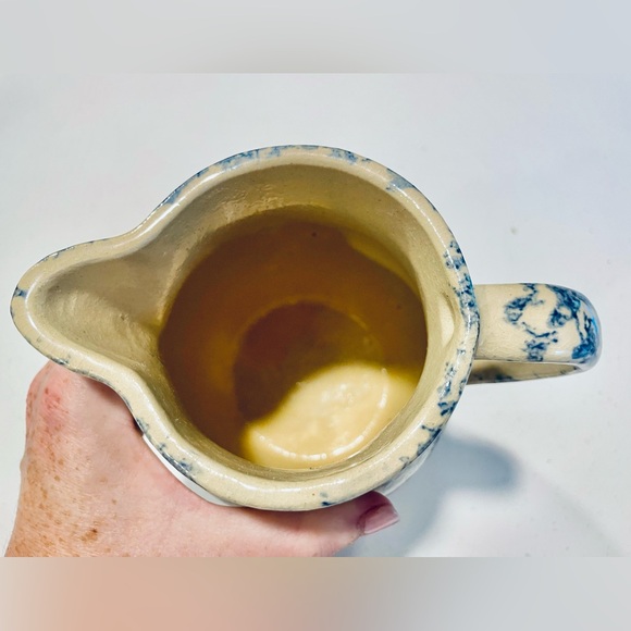 Vtg RRP Co. 700 Blue Spongeware 1 Quart Pitcher Robinson Ransbottom Roseville - Picture 3 of 4